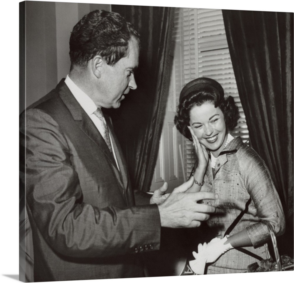 former-child-actress-shirley-temple-black-with-vice-president-richard-nixon,2403789.jpg